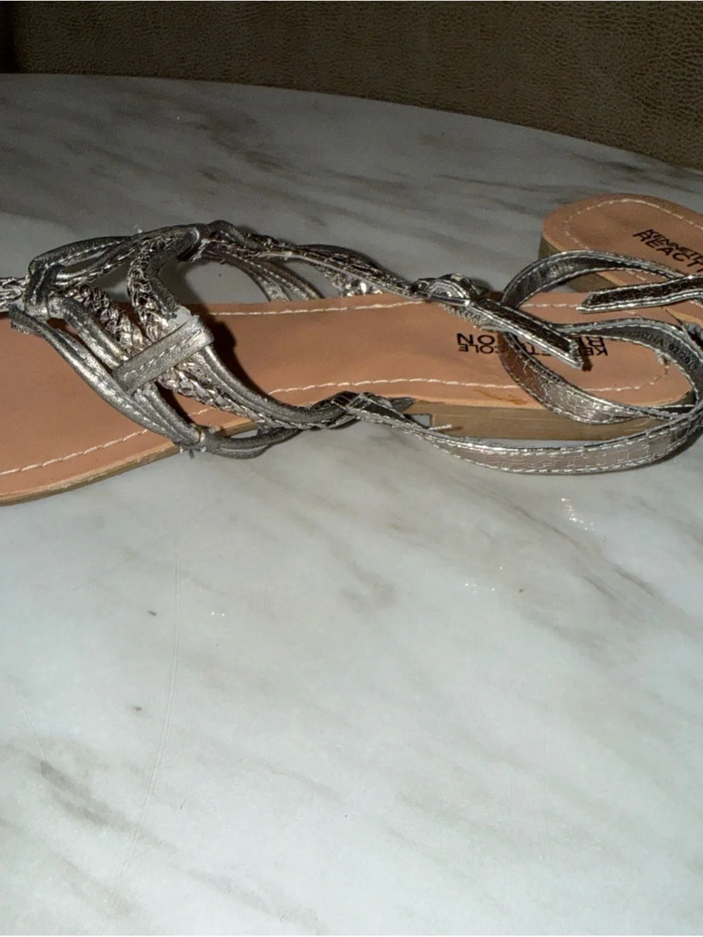 Keneth Cole flat sandals size woman’s 9